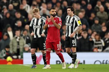 تصرف لافت من محمد صلاح مع مشجعي ليفربول بعد مباراة نيوكاسل