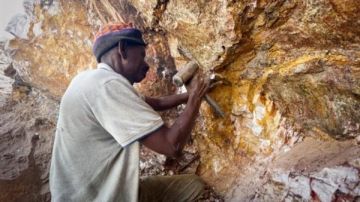 عاجل.. السودان يعلن اكتشاف 1500 طن ذهب و30 مليار طن حديد