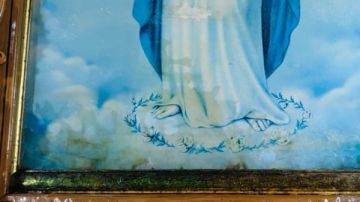 للعام الـ36 على التوالي.. نزول الزيت من أيقونة العذراء مريم بكنيسة أنبا بيشوي بورسعيد شاهد