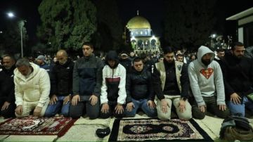 40 ألف مصل يؤدون صلاتي العشاء والتراويح في المسجد الأقصى 40 ألف مصل يؤدون صلاتي العشاء والتراويح في المسجد الأقصى