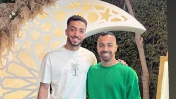 أفشة يهنئ محمد عبد المنعم بعيد ميلاده