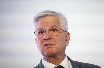 عضو بنك الاحتياطي الفيدرالي يرجح تثبيت الفائدة في هذه الحالة