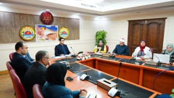 نائب محافظ مطروح يناقش آليات تنفيذ مبادرة أنا متعلم مدى الحياة 