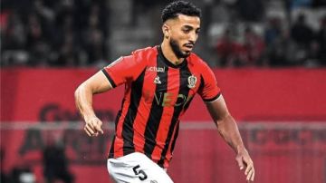 نيس يحتفي بعودة محمد عبد المنعم بعد تعافيه من الإصابة