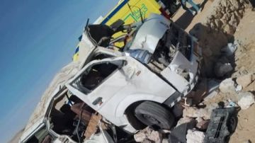 بالأسماء.. مصرع شخص وإصابة 12 آخرين في انقلاب ميكروباص بصحراوي ملوي بالمنيا