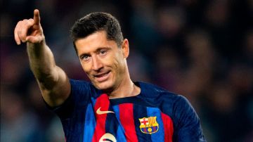 برشلونة يحسم مصير ليفاندوفسكي ويخطط لمهاجم جديد في الصيف