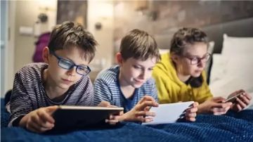 البرلمان يتحرك لحماية الأطفال من مخاطر السوشيال ميديا.. وقانون جديد قريبا