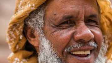 في حضرة الموت والجبال.. حكاية حكيم البادية الذي عاش للناس ورحل تاركا إرثا من الرحمة في حضرة الموت والجبال.. حكاية حكيم البادية الذي عاش للناس ورحل تاركا إرثا من الرحمة