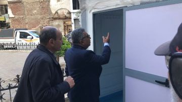 محافظ الدقهلية يتفقد تركيب دورات المياه بشارع السكة الجديدة بحي غرب ويوجه بتعميمها