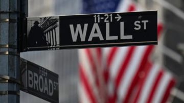 مخاوف الذكاء الاصطناعي تهبط بأسهم شركات البرمجيات الأمريكية