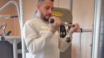 الفيشاوي يستعرض عضلاته في صالات الجيم