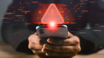 برنامج تجسس خطير يخترق هواتف آيفون وأندرويد.. هل هاتفك في خطر؟