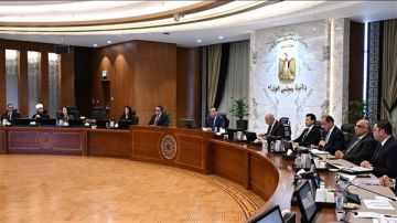 جدل حول التعديلات المحدودة في المجموعة الاقتصادية.. وخبراء: وزارة مستقلة للصناعة أهم مطالبنا جدل حول التعديلات المحدودة في المجموعة الاقتصادية.. وخبراء: وزارة مستقلة للصناعة أهم مطالبنا