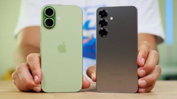 سباق القمة يحسم بين آبل وسامسونج.. من يسيطر على هواتف العالم بالأرقام؟