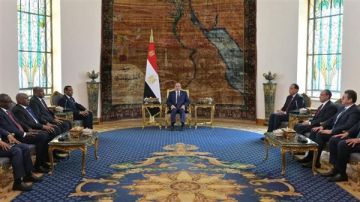 الرئيس السيسي يجدد التأكيد على موقف مصر الثابت في دعم استقرار السودان ووحدة أراضيه