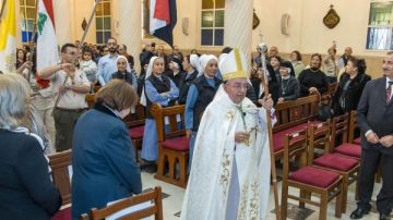 المطران شيحان يحتفل بعيد القديس مار مارون بكنيسته بمصر الجديدة