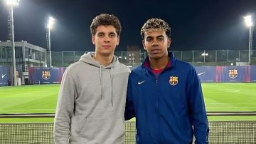 دار الأساطير.. كيف رحب لامين يمال بـ حمزة عبد الكريم؟ شاهد