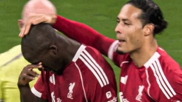 مدرب ليفربول يشيد بتفاني كوناتي بعد هدفه المؤثر ضد نيوكاسل