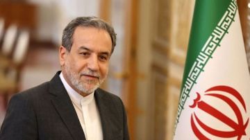 وزير الخارجية الإيراني: نتنياهو لا يريد السلام ولا الدبلوماسية ويسعى لجر الولايات المتحدة إلى حرب مع إيران وزير الخارجية الإيراني: نتنياهو لا يريد السلام ولا الدبلوماسية ويسعى لجر الولايات المتحدة إلى حرب مع إيران