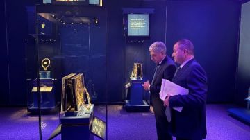 وزير السياحة يتفقد معرض رمسيس وذهب الفراعنة في محطته السابعة بالعاصمة البريطانية لندن