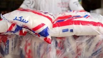 أزمة السكر في الأسواق.. توقف التوريد يرفع سعر الكيلو جملة إلى 27 جنيها أزمة السكر في الأسواق.. توقف التوريد يرفع سعر الكيلو جملة إلى 27 جنيها