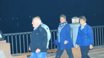 بني سويف : فوج سياحي متعدد الجنسيات يتفقد ممشى الكورنيش بني سويف : فوج سياحي متعدد الجنسيات يتفقد ممشى الكورنيش