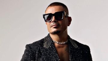 إنجاز جديد .. عمرو دياب أول فنان يحقق 3 مليارات استماع على أنغامي