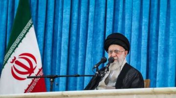 المرشد الإيراني: إذا أشعل الأمريكيون حربا فستكون هذه المرة إقليمية المرشد الإيراني: إذا أشعل الأمريكيون حربا فستكون هذه المرة إقليمية