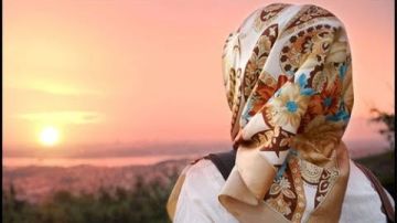 حكم خروج المرأة من البيت بدون إذن زوجها.. الإفتاء تجيب