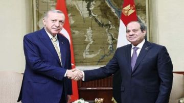 خبير يكشف سبب زيارة أردوغان إلى مصر .. نهاية التباعد وبداية تحالف أمني واقتصادي في وجه التحديات الإقليمية خبير يكشف سبب زيارة أردوغان إلى مصر .. نهاية التباعد وبداية تحالف أمني واقتصادي في وجه التحديات الإقليمية