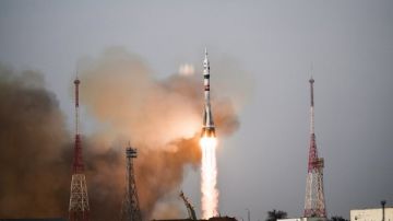 روسيا تطلق قمر صناعي جديد روسيا تطلق قمر صناعي جديد