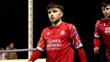 صدمة للكرة الويلزية.. وفاة لاعب كرة قدم شهير عن عمر 25 عاما