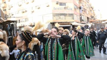 كرنفال لفرق الفنون الشعبية بمهرجان أسوان الدولى للثقافة.. شاهد