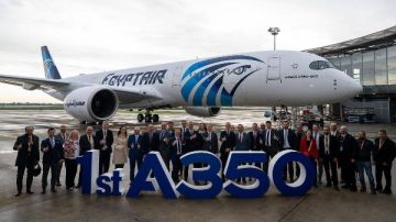 وصول أول طائرة لمصر للطيران من طراز الايرباصA350-900 إلى مطار القاهرة وصول أول طائرة لمصر للطيران من طراز الايرباصA350-900 إلى مطار القاهرة