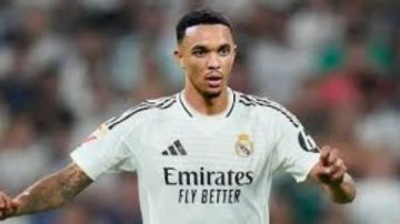 أرنولد بين الانتقادات والشائعات.. هل يحسم ريال مدريد مستقبله في الفريق؟