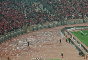 الكاف يعلن عن قرار عاجل بعد أحداث مباراة الأهلي المصري والجيش الملكي المغربي