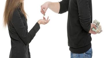 خالد الجندي: البخل لا يحرم الفقير بل يمنع الثواب والبركة.. فيديو