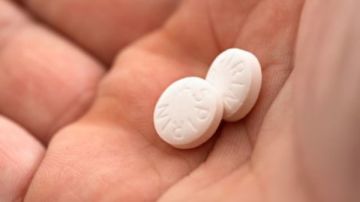 دراسة تحسم الجدل.. الأسبرين لا يمنع سرطان القولون سريعا وقد يسبب نزيفا خطيرا