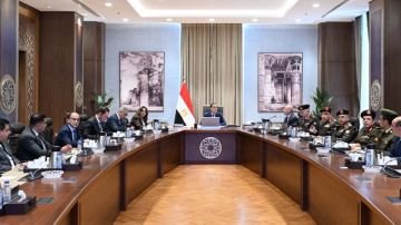 رئيس الوزراء يستعرض المشروعات الجاري تنفيذها بمناطق إعادة التخطيط بمحافظة القاهرة رئيس الوزراء يستعرض المشروعات الجاري تنفيذها بمناطق إعادة التخطيط بمحافظة القاهرة