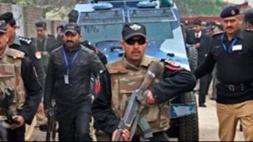 مقتل 15 وإصابة 80 في تفجير مسجد أثناء صلاة الجمعة في باكستان