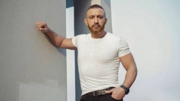 بمشاركة عصام عمر .. أحمد السقا يتعاقد على الجزء الثانى من مافيا