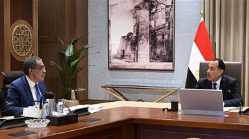 مدبولي يشدد على تعزيز دور الإعلام الوطني في مواجهة الشائعات وتعزيز الوعي المجتمعي مدبولي يشدد على تعزيز دور الإعلام الوطني في مواجهة الشائعات وتعزيز الوعي المجتمعي