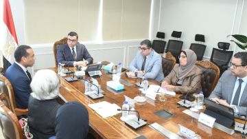 وزير الإسكان يلتقي مدير مكتب الهابيتات في مصر لبحث تعزيز التعاون
