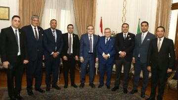 وفد حزب المؤتمر يقدم التهنئة للدكتور السيد البدوي بمناسبة فوزه في الانتخابات