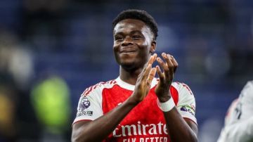 تربك حسابات آرسنال.. تحديد مدة غياب ساكا