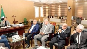 لقاء موسع بين محافظ الشرقية وأعضاء البرلمان لبحث آليات الارتقاء بالخدمات لقاء موسع بين محافظ الشرقية وأعضاء البرلمان لبحث آليات الارتقاء بالخدمات