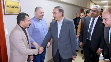 محافظ سوهاج يتفقد إدارات الديوان العام ويوجه بزيادة فاعلية الأداء وتحسين الخدمات للمواطنين