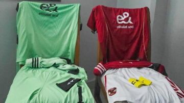 الأهلي بزيه التقليدي في مواجهة شبيبة القبائل بدوري أبطال أفريقيا صور