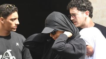 ريم مصطفى تستقبل العزاء في والدتها بمسجد المشير طنطاوي