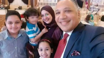 مأساة بأسيوط رحيل أستاذة جامعية وابنها وإصابة زوجها المستشار في حادث مروع.. أول صورة للأسرة